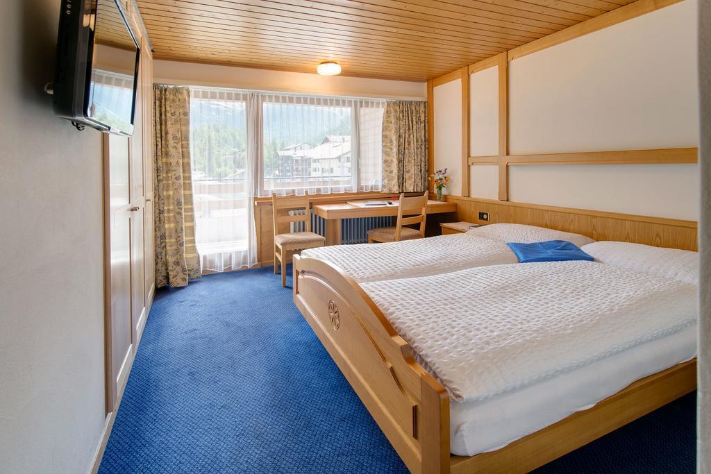 Hotel Parnass Zermatt Oda fotoğraf